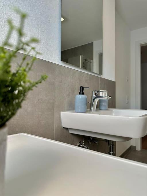 Amao-Pearl I Comfort Suite I 94Qm I Kingsize-Bett I Exklusiv Mit Balkon & Tiefgarage I Aufzug Offenburg Buitenkant foto